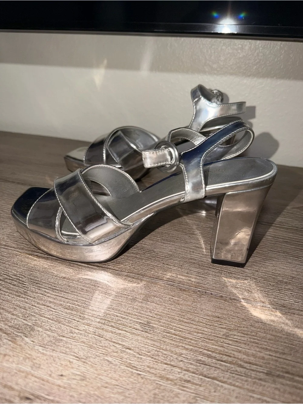 Silver Metallic Women's heels size 7 1/2